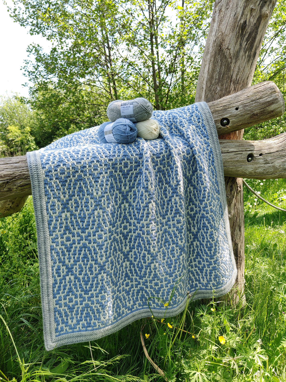 Blue Arabesque Mosaic Blanket